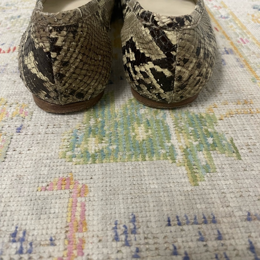 Burberry Women's Snakeskin Pattern Flats - Black and Cream - Picture 3 of 3